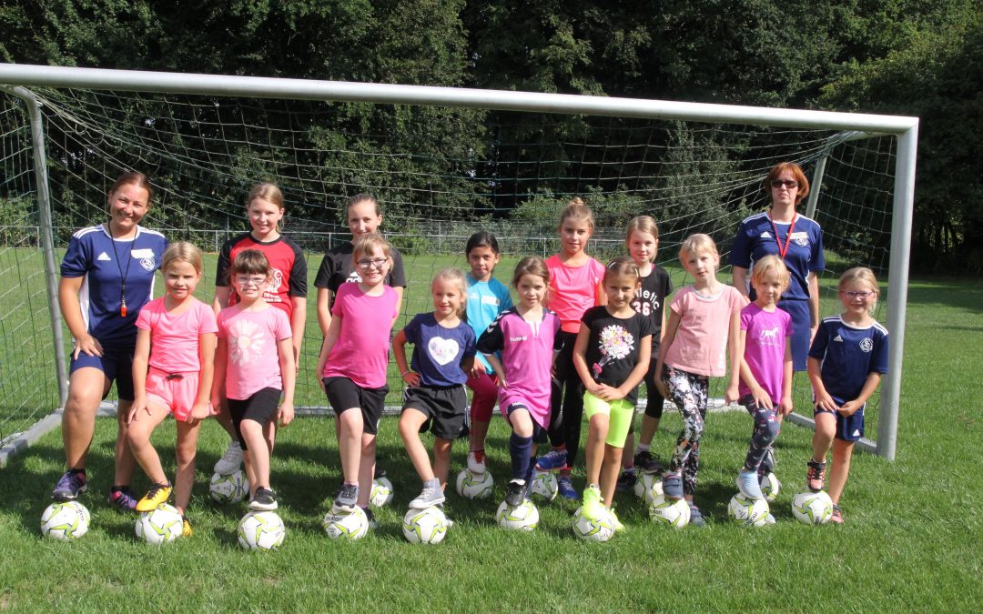 Erstes Mädchenfußball- Schnuppertraining beim SV Schnathorst